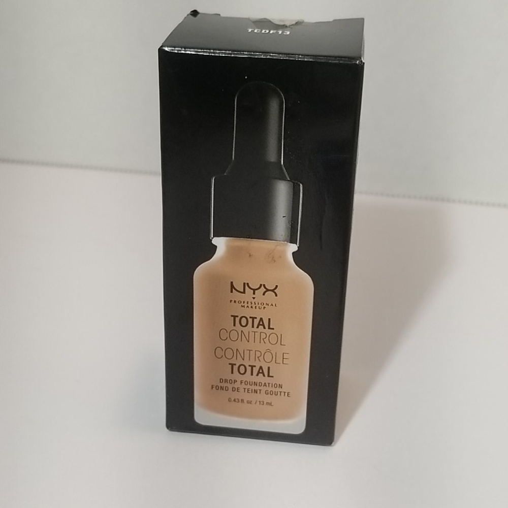 NYX TOTAL CONTROL DROP FOUNDATION